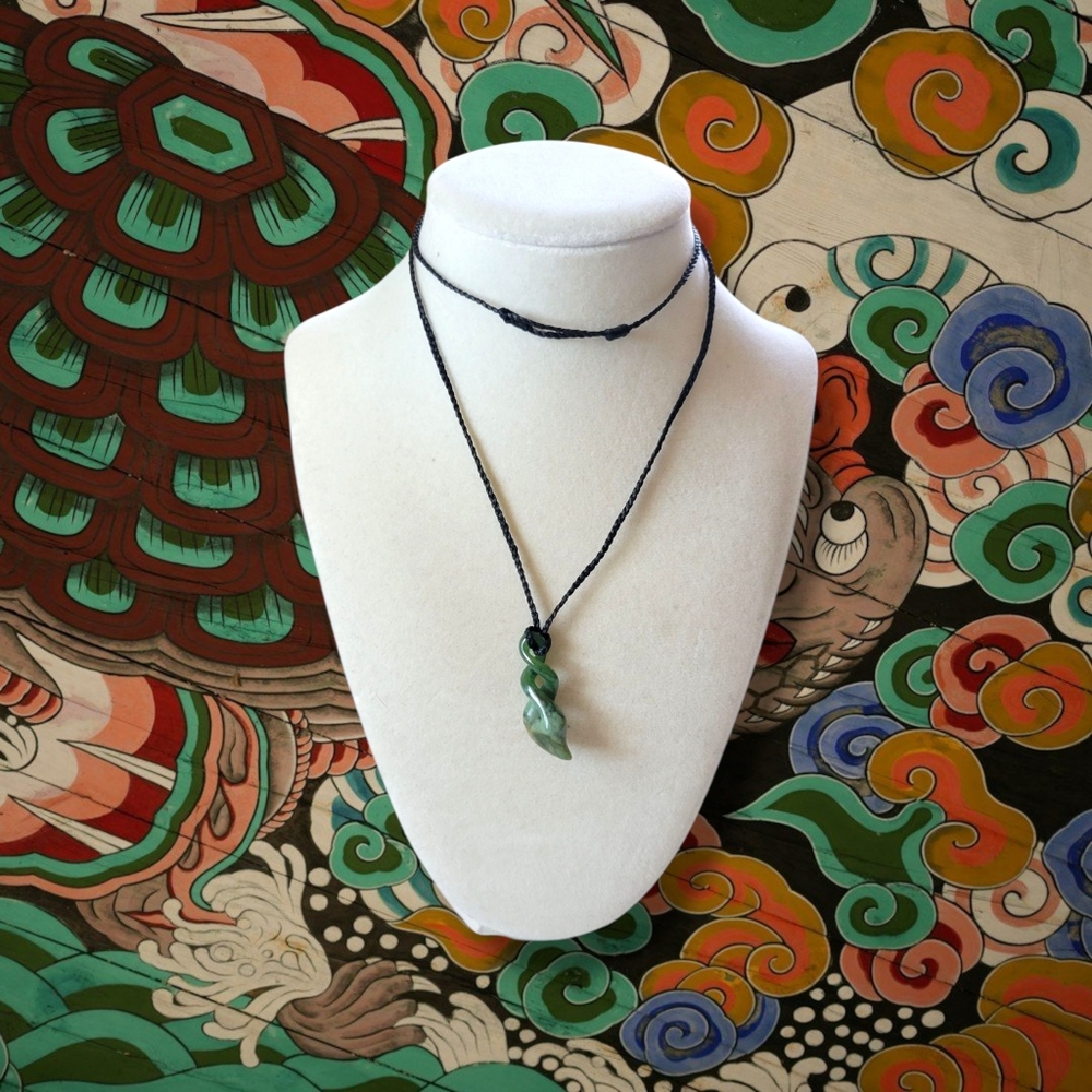 Mountain Jade | NWT NZ Flower Jade Double Twist Pikorua Pendant Necklace